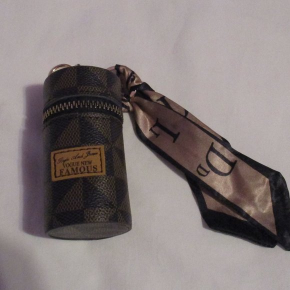 NWOT UNBRANDED Keychain Purse Fob Brown - Picture 1 of 7